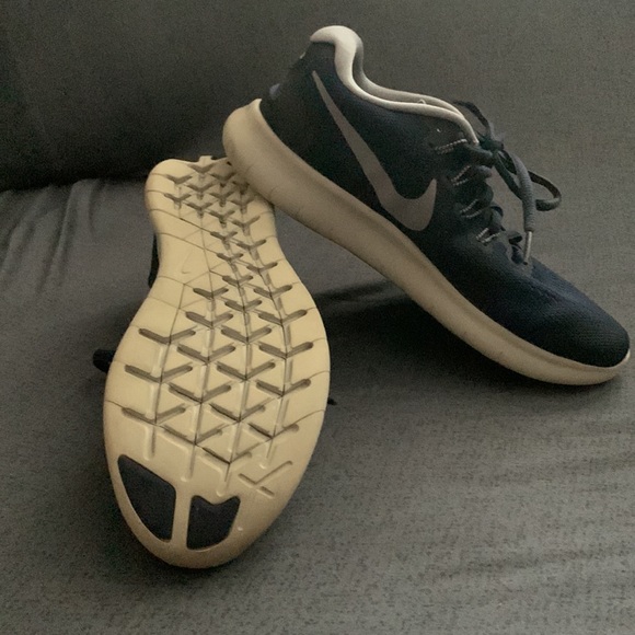 Nike Free RN size 7y blue they are in good condition no damages - Picture 3 of 6